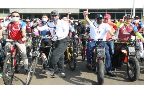 Dalam rangka memperingati Hari Ulang Tahun ke-17 DPD RI, DPD RI menyelenggarakan kegiatan Gowes Bersama Senator dengan protokol kesehatan ketat. Acara sepeda santai ini dipimpin langsung oleh Ketua DPD RI AA LaNyalla Mahmud Mattalitti, Wakil Ketua DPD RI Nono Sampono, Anggota DPD RI, berserta Sekretaris Jenderal DPD RI Rahman Hadi, Deputi Bidang Administrasi Lalu Niqman Zahir, Deputi Bidang Persidangan Sefti Ramsiaty, serta para pejabat eselon II, III, IV dan ASN juga PPNPN Sekretariat Jenderal DPD RI. 