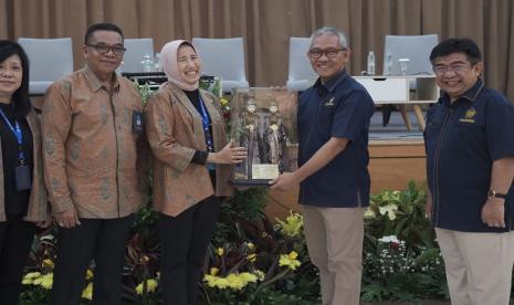 Dalam rangka mendukung investasi dan ekspor nasional, Bea Cukai gelar sharing session bersama pengurus asosiasi pengusaha kawasan berikat (APKB) seluruh Indonesia yang berlangsung di Aula Merauke, Kantor Pusat Bea Cukai, pada Rabu (20/12/2023).