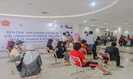 Dalam rangka mendukung penanggulangan wabah Covid-19 di DKI Jakarta khususnya, Perumda Pembangunan Sarana Jaya berkolaborasi dengan Kelurahan Pondok Kelapa dan Tenaga Kesehatan setempat telah menyediakan Sentra Vaksinasi salah satunya di Mall Pondok Kelapa Townsquare (Mall Pokets).  Kegiatan sentra telah dimulai sejak tanggal 12 Juli 2021 dan akan berlangsung hingga 10 September 2021.