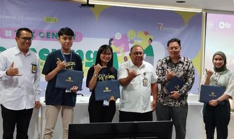 Dalam rangka meningkatkan kepatuhan wajib pajak, Tax Center Kampus Digital Kreatif Universitas BSI (Bina Sarana Informatika) menghadiri acara Tax Center Gathering 2023 di Kanwil DJP Jakarta Barat, pada Senin (23/10/2023). Acara ini dihadiri oleh Eka Dyah Setyaningsih selaku Ketua Tax Center Universitas BSI, bersama dengan dosen dan mahasiswa relawan pajak. 