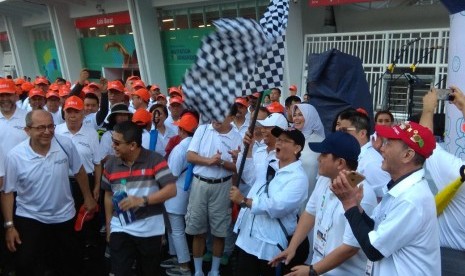 Dalam rangka menyambut Asian Games 2018, Kementerian Luar Negeri RI menggelar acara jalan santai Diplomatic Walk, Ahad (11/2) di ring road Stadion Utama GBK Senayan Jakarta. Kegiatan ini diikuti sekitar 200 peserta duta besar, diplomat negara sahabat serta duta besar dan diplomat Indonesia untuk negara lain.