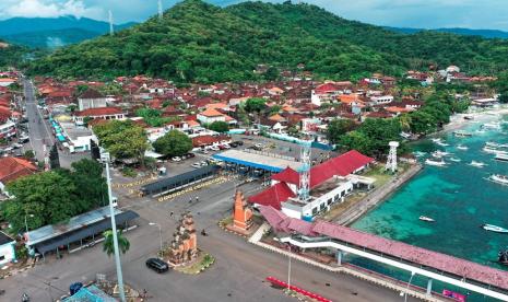 Pelabuhan Padang Bai.