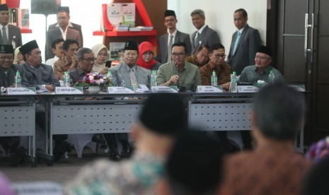 Dalam rangka peningkatan mutu dan kualitas perguruan tinggi Universitas Islam Negeri Sunan Ampel (UINSA) Surabaya dari Tim Asesor Badan Akreditasi Nasional Perguruan Tinggi (BAN-PT), Menpora Imam Nahrawi hari Jumat (8/3) pagi hadir sebagai salah satu perwakilan tamu dari unsur alumni. 