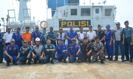  Dalam rangka persiapan Angkutan Lebaran Tahun 2019, Direktorat Polisi Perairan (Ditpolair) Polda Jateng bersama Kantor Kesyahbandaran dan Otoritas Pelabuhan (KSOP) Kelas I Tanjung Emas melaksanakan kegiatan Patroli Bersama Perairan Unsur Maritim Pelabuhan Tanjung Emas, Kamis (16/5).