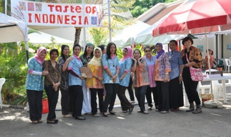 Dalam rangka promosi citra Indonesia, KBRI dan Dharma Wanita Persatuan KBRI Abuja bekerjasama dengan masyarakat Indonesia mengadakan kegiatan promosi Taste of Indonesia di halaman Wisma Duta, KBRI Abuja, Nigeria.