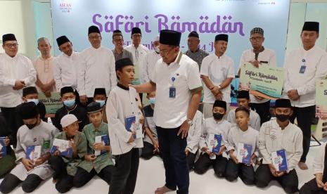 Dalam rangka Ramadan, sekaligus sebagai rangkaian peringatan HUT ke-53 pada 1 Juli 2023 mendatang, PT Jamkrindo melakukan kegiatan Safari Ramadan di beberapa daerah. Dalam kegiatan Safari Ramadan, berbagai kegiatan sosial dilakukan, yakni pembagian paket sembako, santunan kepada anak yatim piatu, pemberian bantuan peralatan TPQ dan bantuan Alquran braille.