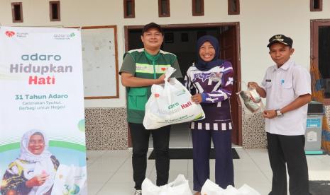 Dalam rangka ulang tahun ke-31, Adaro terus mendistribusikan bantuan paket sembako untuk masyarakat pra sejahtera. Dari awal hingga pertengahan Juni ini, Adaro sudah menyalurkan sebanyak 2991 bantuan sembako untuk masyarakat di sejumlah Kabupaten di Kalimantan Selatan seperti Kabupaten Balangan, Tabalong, serta Barito Timur.