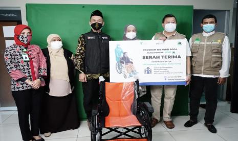 Dalam rangkaian acara milad ke 28 tahun Dompet Dhufa (DD), Dompet Dhuafa melalui unit sosial bisnis fundraising digitalnya yaitu DD Tekno memberikan penyaluran himpunan ZIS DD Tekno sebanyak 100 unit Kursi Roda pada program 