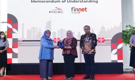 Dalam upaya mendukung digitalisasi sektor transportasi, PT Finnet Indonesia, anak perusahaan PT Telkom Indonesia (Persero) Tbk (Telkom) yang berfokus pada penguatan financial technology menandatangani nota kesepahaman dengan PT Kereta Cepat Indonesia China (KCIC) dengan ruang lingkup Pengembangan Integrasi Sistem Pembayaran & Dompet Elektronik proyek Kereta Cepat Jakarta Bandung (KCJB).