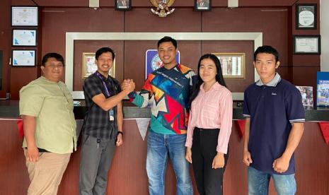 Dalam upaya mendukung pengembangan potensi multitalenta di Indonesia, Universitas BSI (Bina Sarana Informatika) kembali menunjukkan komitmennya dengan menganugerahkan Beasiswa Juara kepada Cici, seorang atlet berbakat yang juga menonjol di bidang seni.