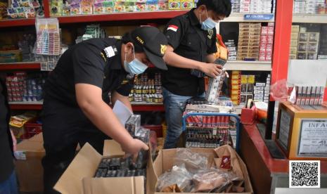 Dalam upaya menekan peredaran rokok ilegal demi melindungi masyarakat serta mengamankan penerimaan negara di bidang cukai, Bea Cukai kembali melaksanakan kegiatan operasi pasar (opsar). 