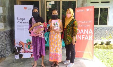 Dalam upaya mengoptimalkan pelayanan kesehatan bagi ibu dan anak, Rumah Zakat terus bersinergi bersama puskeskel dan kader untuk melaksanakan kegiatan posyandu setiap bulannya, seperti yang dilakukan pada Jum’at, (11/12).