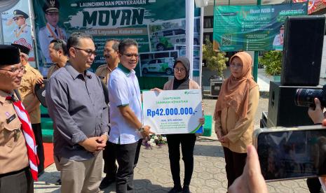 Dalam upaya meningkatkan aksesibilitas dan kualitas pelayanan publik, Bupati Bandung Dadang Supriatna, secara resmi meluncurkan Mobil Layanan Kelurahan (Moyan) bagi 10 kelurahan di Kabupaten Bandung di Kantor Kecamatan Baleendah, Rabu (14/8/2024). 