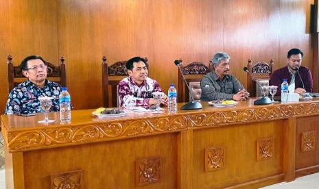 Dalam upaya optimalisasi pengembangan petani milenial dan wirausahawan muda pertanian di Jawa Timur, Kementerian Pertanian RI menggelar Rapat Koordinasi Sinkronisasi (Rakor) Program dan Anggaran dengan Badan Perencanaan dan Pembangunan Daerah Pemkab Malang (Bappeda) di Malang, Kamis (26/1).