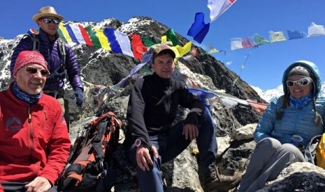 Dan Fredinburg, kedua dari kiri bersama rekannya di Gunung Everest