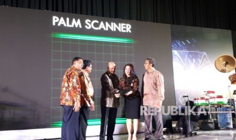 Dana Pensiun Lembaga Keuangan (DPLK) Tugu Mandiri merayakan Ulang Tahun ke-25 sekaligus meluncurkan Mobile Apps SiPerdana, di Fairmont Hotel, Jakarta, Rabu, (28/3).