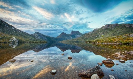 Danau Dove di Taman Nasional Cradle Mountain.