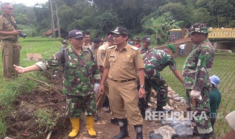 Ilustrasi TNI Manunggal Membangun Desa.