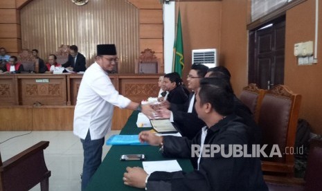 Danhil Anzar Simanjuntak usai memberi keterangan sebagai saksi dalam kasus hoaks dengan terdakwa Ratna Sarumpaet di Pengadilan Negeri Jakarta Selatan, Kamis (11/4).