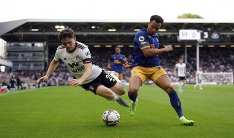 Daniel James (kiri) saat memperkuat Fulham. Keputusan membela Fulham berkontribusi terhadap keberhasilan James menembus timnas Wales untuk Piala Dunia 2022 Qatar.