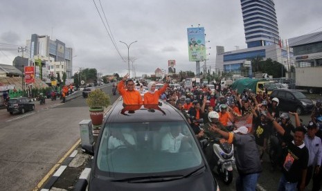 Danny Pomanto saat menuju lokasi pendaftaran calon Pilkada Makassar 2018