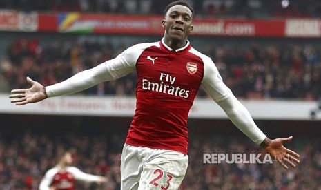 Danny Welbeck merayakan golnya ke gawang Southampton di Stadion Emirates, London, Ahad (8/4).