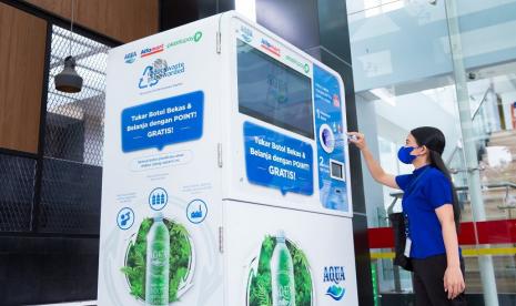 Danone-AQUA bekerjasama dengan Alfamart dan PlasticPay, gerakan sosial berbasis platform digital, meluncurkan inovasi terbaru, buatan asli 100 persen dalam negeri. Danone Indonesia meraih dua penghargaan internasional dalam ajang PR Awards 2022, perak dan perunggu yang diselenggarakan oleh majalah Marketing-Interactive. Penghargaan ini ditujukan untuk memberikan apresiasi kepada para pekerja di industri PR dan komunikasi di seluruh kawasan Asia Tenggara, Asia Selatan, Australia serta New Zealand.