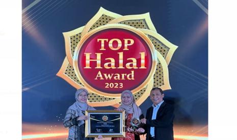 Danone Indonesia kembali membuktikan eksistensinya dalam memberikan produk terbaik dan halal untuk konsumen Indonesia melalui penghargaan Top Halal Award 2023. Danone Indonesia meraih penghargaan untuk kedua merek unggulannya, yakni produk AQUA dalam kategori Bottled Drinking Water (AMDK) dan SGM Eksplor dalam kategori Kids Milk Powder yang diberikan oleh lembaga survey Indonesia Halal Training & Education Center (IHATEC). 