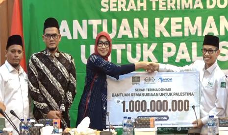 Danone Indonesia menyerahkan bantuan kemanusian senilai Rp 1 miliar melalui NU Care-Lazisnu dan Pengurus Besar Nahdlatul Ulama (PBNU) sebagai bentuk kepedulian terhadap kondisi yang terjadi di Palestina. Ketua Tanfidziyah PBNU yang membidangi Lazisnu, KH Choirul Sholeh Rasyid menyampaikan apresiasi dan berterima kasih atas kepercayaan Danone Indonesia yang telah menyalurkan bantuan kemanusiaan ini melalui PBNU dan NU Care-Lazisnu.