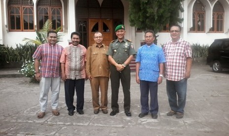 Danrem 162/Wira Bhakti Kolonel CZI Lalu Rudy Irham Srigede (tengah).