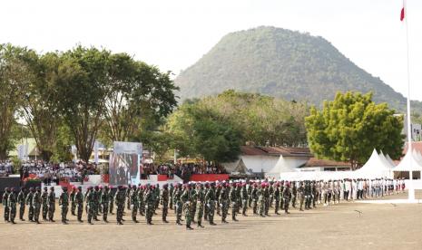 Dari Ende, Jokowi Ajak Seluruh Anak Bangsa Bumikan Pancasila.  Foto: Suasana Upacara Peringatan Hari Lahir Pancasila di Ende, Rabu (1/6/2022).