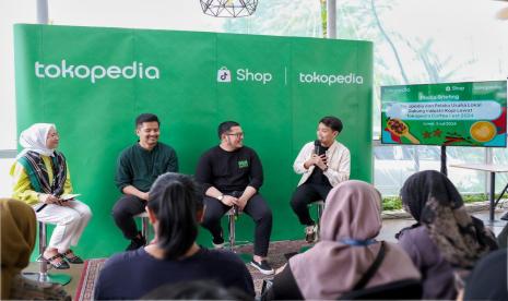 Dari kanan ke kiri: Head of Communications Tokopedia and ShopTokopedia, Aditia Grasio Nelwan, Co-Owner at Dua Coffee, Wempi Januar dan 3rd Winner World Brewers Cup 2024, Ryan Wibawa.