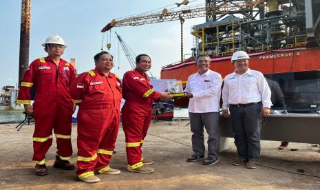 Dari kanan ke kiri: Manager Project MAC HCML, Yos Sudarso, Senior Manager Engineering & Drilling HCML, Jonny Pasaribu, Kepala Divisi Manajemen Proyek SKK Migas, Syaifudin, Manajer Senior Manajemen Proyek SKK Migas, Noezran Aswar.