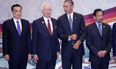 Dari kiri ke kanan, PM Cina Li Keqiang, PM Malaysia Najib Razak, Presiden AS Barack Obama dan Sultan Hassanal Bolkiah dari Brunei Darussalam.