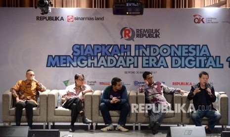 dari kiri) Project Leader Digital Hub BSD City Irawan Harhap, Virtual Store GM Alfamart Viendra Primadia, CEO Amartha Finance Andi Taufan Garuda Putra, CEO Rumah Zakat Nur Efendi dan Pakar Marketing Kafi Kurnia menjadi narasumber acara 