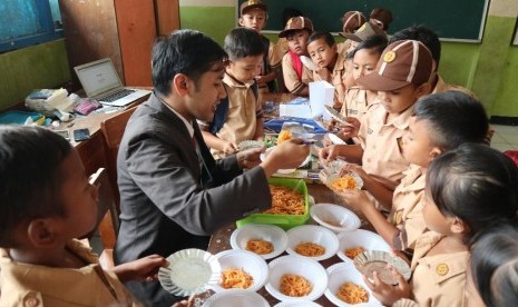 Dauky Kembali Gelar Kelas Dunia