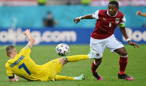  David Alaba (kanan) ketika memperkuat tim nasional Austria pada Euro 2020