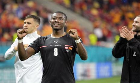 David Alaba merayakan gol kedua Austria ke gawang Makedonia Utara.