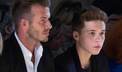 David Beckham (kiri) dan anaknya Brooklyn.