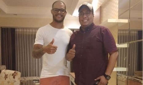 David da Silva (putih) akan memperkuat Persebaya Surabaya pada Liga 1 2018.