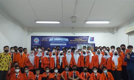 DCC (Digital Creative Centre) berkolaborasi dengan Universitas BSI (Bina Sarana Informatika) kampus Margonda, Depok sukses menyelenggarakan kegiatan BSI Digination, Sabtu (22/10/2022), di Universitas BSI kampus Margonda, Jalan Margonda Raya No 8, Pondok Cina, Depok. 