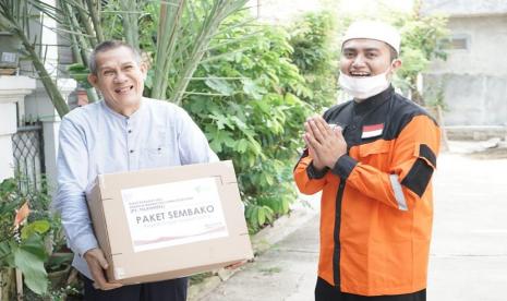 DD Salurkan Paket Sembako Ke Puluhan Guru Ngaji