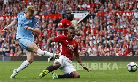 De Bruyne mencetak gol pertama City ke gawang United dalam pertandingan derby Manchester, Sabtu (10/9)