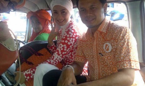 Deasy Ratnasari dan Bima Arya keliling kota Bogor dengan angkot wisata