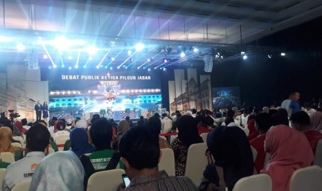 Debat calon gubernur Jabar yang ketiga, yang digelar di Grand Ballroom Sudirman Kota Bandung, Jumat (22/6) dihadiri oleh Ketua Umum Partai Gerindra Prabowo Subianto