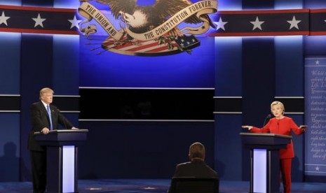 Debat calon presiden pertama AS antara Donald Trump dan Hillary Clinton, Senin, 26 September 2016.