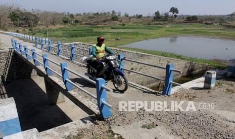 Menteri Pekerjaan Umum dan Perumahan Rakyat, Basuki Hadimuljono, menargetkan pembangunan irigasi untuk padi dan non padi sebanyak 500 ribu hektare dalam lima tahun ke depan. Ia mengatakan, kelengkapan infrastruktur air secara langsung menentukan ketahanan pangan dalam negeri.