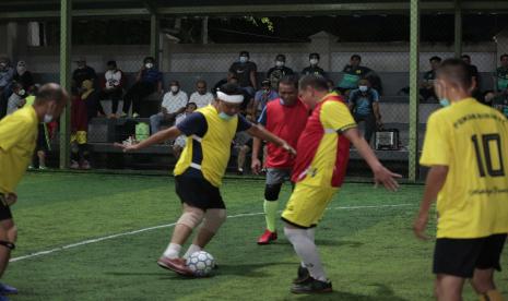 Decak kagum ratusan penonton itu terlontar secara spontan saat menyaksikan laga Futsal  bergengsi, antara Tim Paman Birin melawan SKPD Pemprov Kalsel.