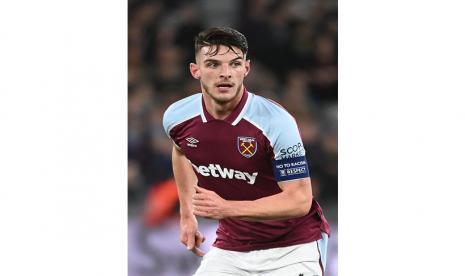 Declan Rice dari West Ham United.  Pelatih klub Liga Inggris West Ham David Moyes meminta gelandang Declan Rice untuk mengambil peran yang ditinggalkan oleh Mark Noble pada musim ini setelah pemain asal Inggris itu memutuskan pensiun pada akhir musim lalu.