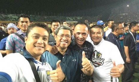 Dede Yusuf ber-selfie bersama Gubernur Aher dan Kapolda Irjen Mochammad Iriawan.